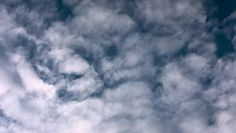 Video, Blue sky and clouds. Beautiful piling up clouds on a blue calm sky. Stock-Footage 87088378