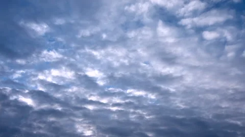 Video, Blue sky and clouds. Beautiful piling up clouds on a blue calm sky. Stock-Footage 87100816