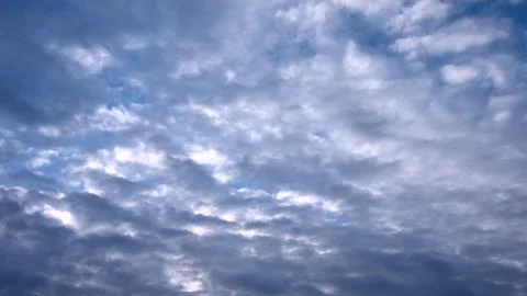 Video, Blue sky and clouds. Beautiful piling up clouds on a blue calm sky. Stock-Footage 87101337