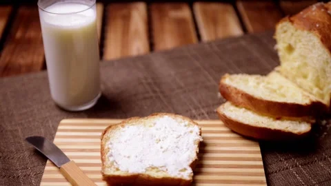Video bread and chesse spread with glass of milk Vídeos de archivo 152645732