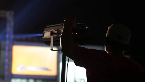 Video camera man operator working with professional equipment, 4K Vidéo 121430320