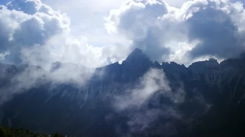 Video with clouds floating on a mountain background Video stock 139836318