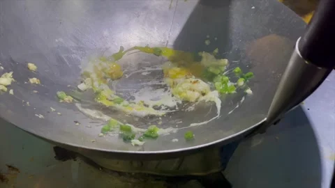Video cooking scrambled eggs with spring onions in a wok Stock Footage 321554074