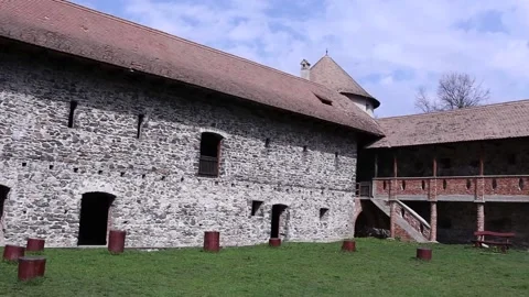 A video of the courtyard within Sukosd Bethlen Castle capturing the courtyard Stock Footage 186749770