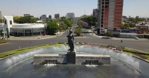 Video of a drone moving away from the minerva roundabout in Guadalajara Stock Footage 188769965