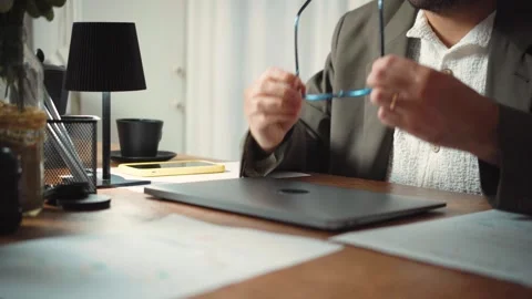 Video of a financial advisor in his office explaining a company’s financial perf Stock Footage 346329528