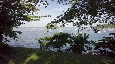 Video floating through the woods to the ship, Kata Beach, Phuket, Thailand, Vidéo 83150387