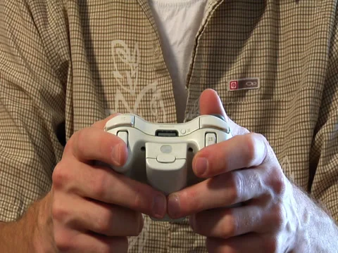 Video gaming white controller Vidéo 37013914