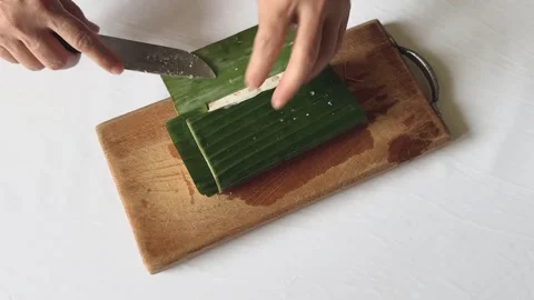 Video of hands cutting Tempeh fermented soy on a chopping board 스톡 동영상 287583319