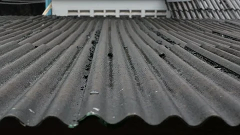 Video Heavy rain fallen extreme weather, Rain drop on the roof. 4K 60 fps 库存影片 336572420