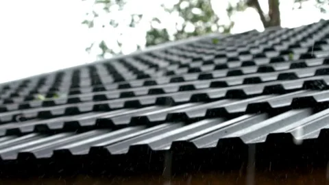 Video Heavy rain fallen extreme weather, Rain drop on the roof. 4K 60 fps Stock Footage 336572426