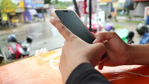 Video holding a cellphone Video stock 267928000