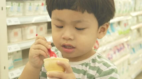 Video image retro of cute boy enjoy eating an ice cream Stock-Footage 56699098
