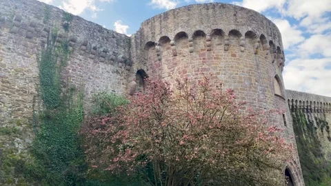 Video of the Jerzual Gate from the outer fortifications of Dinan, France Видео 246147999