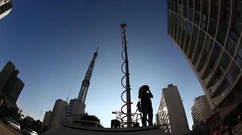 A video journalist reports live Видео 27938893