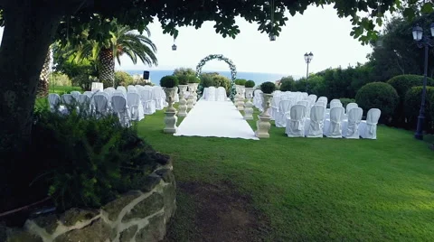 Video of the location of an outdoor wedding. Camera down the aisle. Drone N. Video stock 63634799
