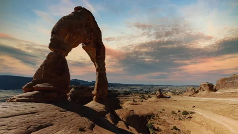 Video loop time lapse of clouds moving. Delicate Arch in Arches National Park Stock Footage 346254468