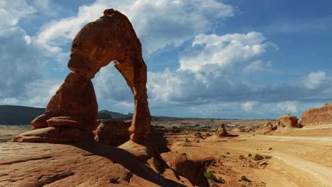 Video loop time lapse of clouds moving. Delicate Arch in Arches National Park Stock Footage 346254498