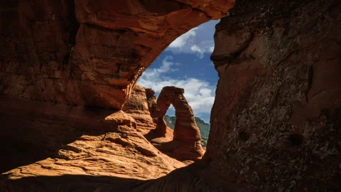 Video loop time lapse of clouds moving. Delicate Arch in Arches National Park Stock Footage 346421985