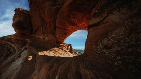 Video loop time lapse of clouds moving. Delicate Arch in Arches National Park Stock Footage 346422301