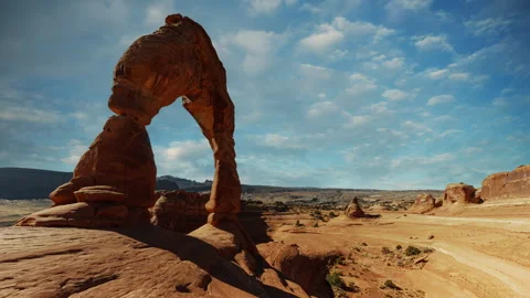 Video loop time lapse of clouds moving. Delicate Arch in Arches National Park Stock Footage 346549659