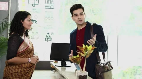 Video of Man talking to receptionist Vídeo Stock 244124182