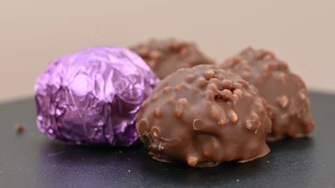 Video of marzipan chocolates Vídeo Stock 330484986
