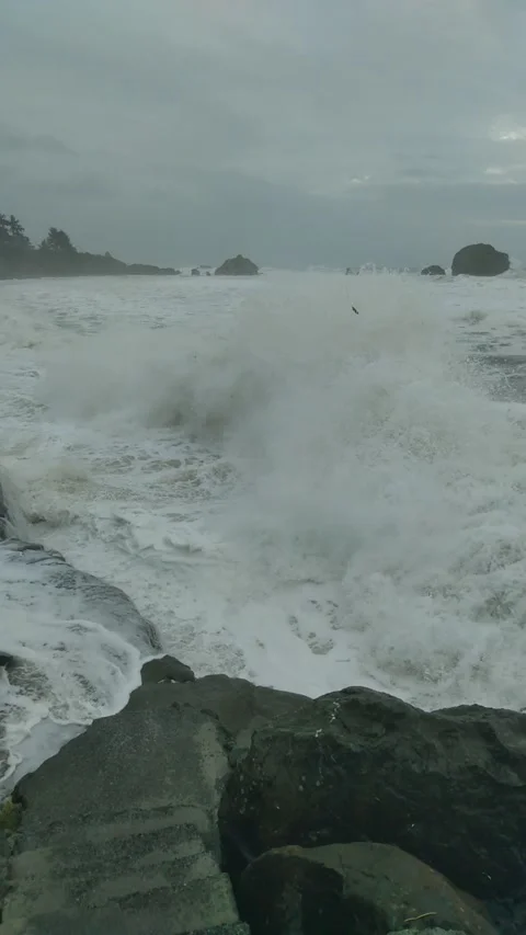 Video of a massive storm hitting the Pacific coast Stock-Footage 316193134