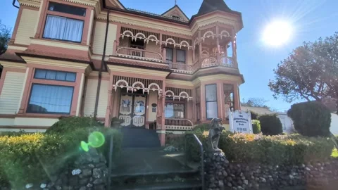 Video of ornate Gingerbread Mansion B&amp;B with detailed Victorian trim Vídeos de archivo 331607679