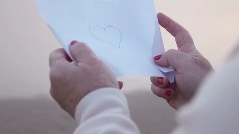 Video of paper with the message in hands in real slow motion Stock Footage 88626887