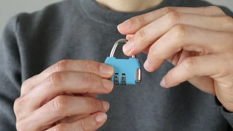 Video of a person locking a padlock 動画素材 324543835
