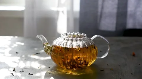 Video of the process of brewing herbal tea in a transparent glass teapot Stock Footage 154336631
