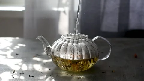 Video of the process of brewing herbal tea in a transparent glass teapot Stock Footage 154565146