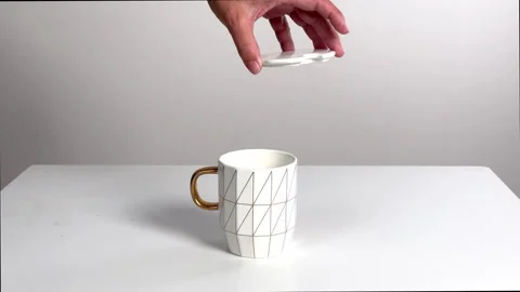  Video with real sound effect of Ceramic cup lid closing 库存影片 328616101