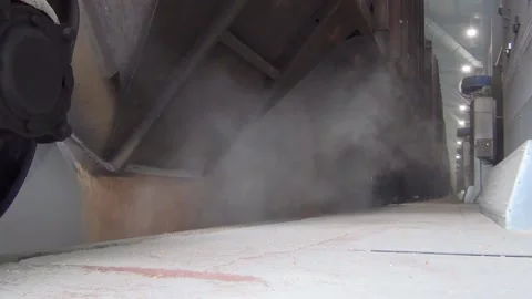 Video receiving grain from a freight car on the railway at the elevator, the gra 스톡 동영상 138087961
