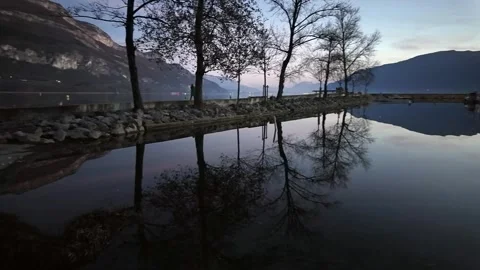 Video of the reflections of mountains and trees in lakes in the evening 動画素材 314907234