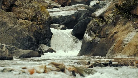 Video: River flowing between rocks, Sagada Mt. Province, HD Stock-Footage 91768199