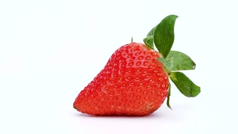 Video of rotating strawberries on a white background. Vídeos de archivo 287665897