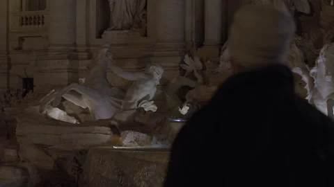 Video shifting focus back and forth from man to the Trevi Fountain. Stock Footage 266885045