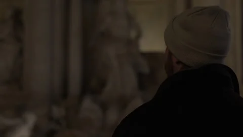 Video shifting focus back and forth from man to the Trevi Fountain. Stock Footage 266885197