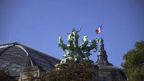 Video shot of beautiful statue in central Paris on a sunny day Stock Footage 84687229