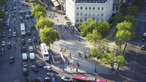 Video shot of central Paris corner and traffic on a sunny day Stock Footage 84684297