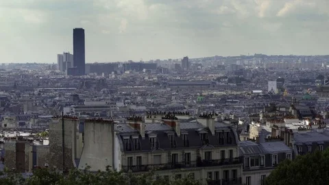 Video shot over central Paris cityscape on a beautiful day Stock-Footage 84686017