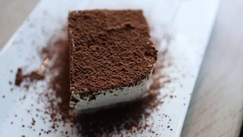 The video showcases a delectable souffl cake 库存影片 266685248