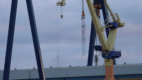 Video showing the construction of a large ship at sea, filmed from a distance. Video stock 322092642