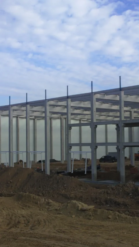 Video shows a building project from dirt field to modern structure 動画素材 319714685