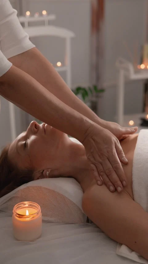 This video shows the skin care process in a beauty clinic. The masseuse applies Stock Footage 272644031