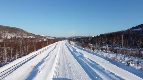 Video span on winter snowy sunny roads Stock Footage