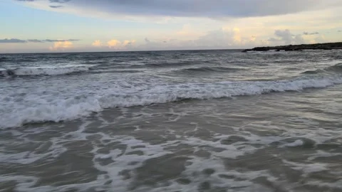 Video of stationary drone less than two meters over beach waves. 库存影片 163944331