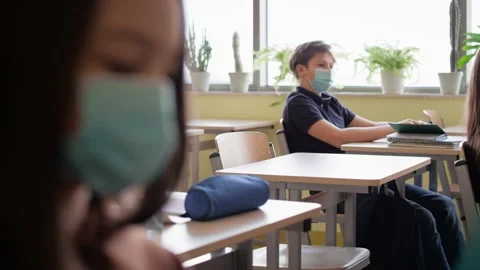 Video of students sitting in the classroom during a pandemic. Stock-Footage 153531786